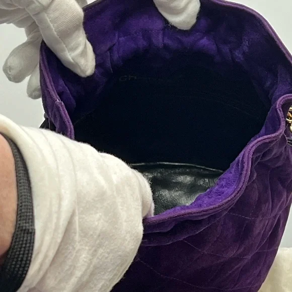 AMAZING CHANEL VINTAGE PURPLE bag with drawstring handles, 24 gold-plated chain. - Picture 7 of 12